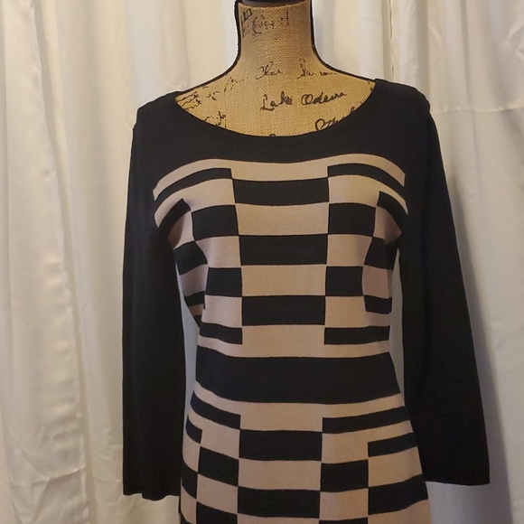 Sweater dress length 40 pit to pit 36 - Picture 3 of 11